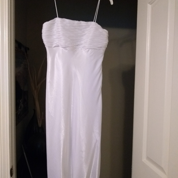White evening gown - Picture 4 of 6
